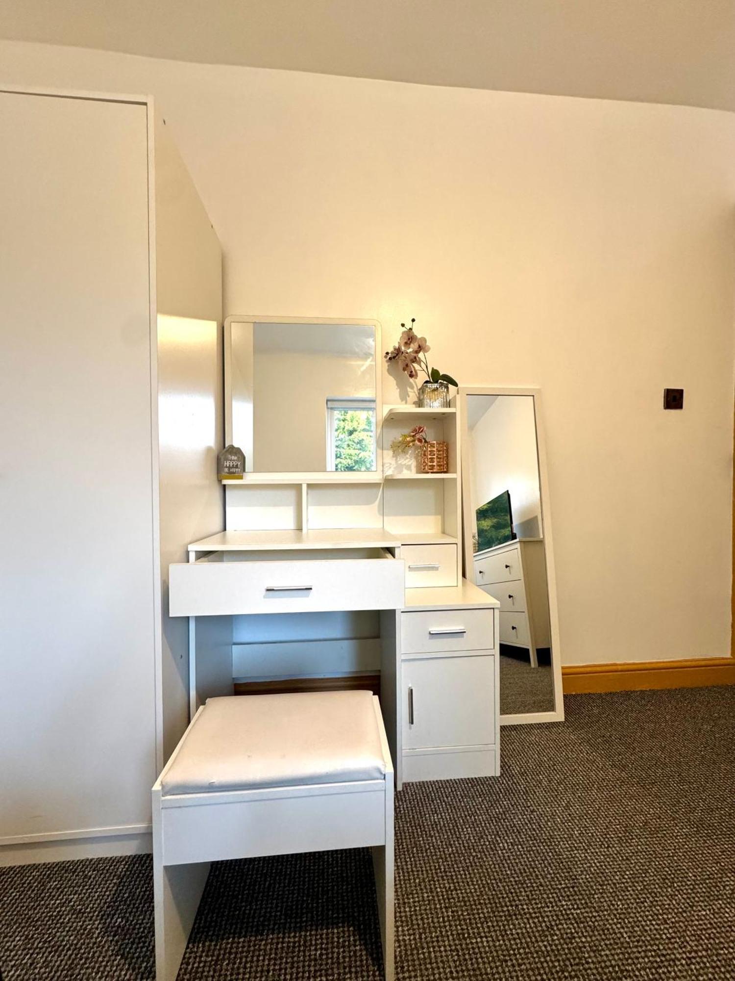 Contractor Haven- 3Bdr Crew House, Free Parking, Fast Wifi & Private Garden Apartment Nottingham Exterior photo