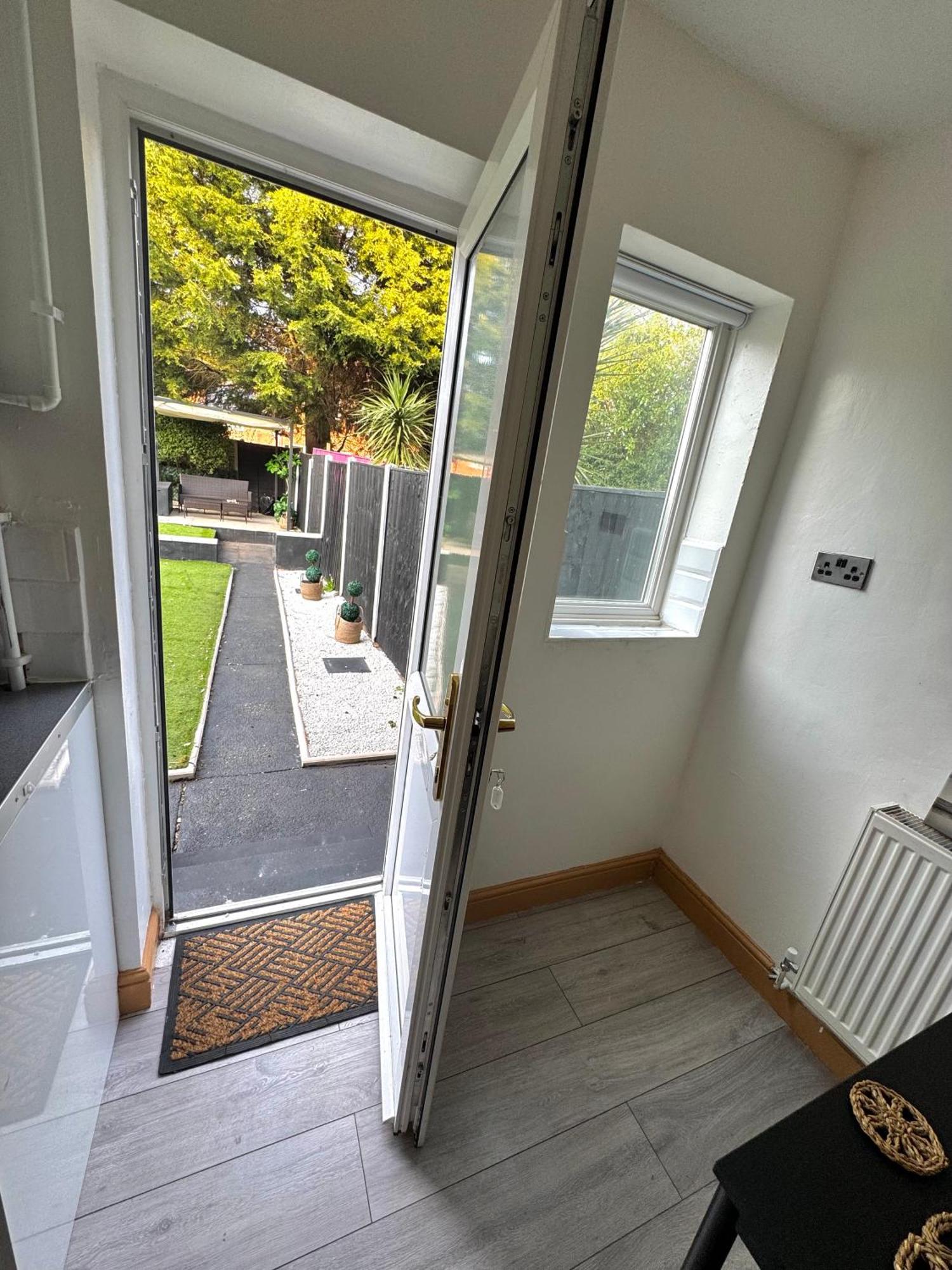 Contractor Haven- 3Bdr Crew House, Free Parking, Fast Wifi & Private Garden Apartment Nottingham Exterior photo